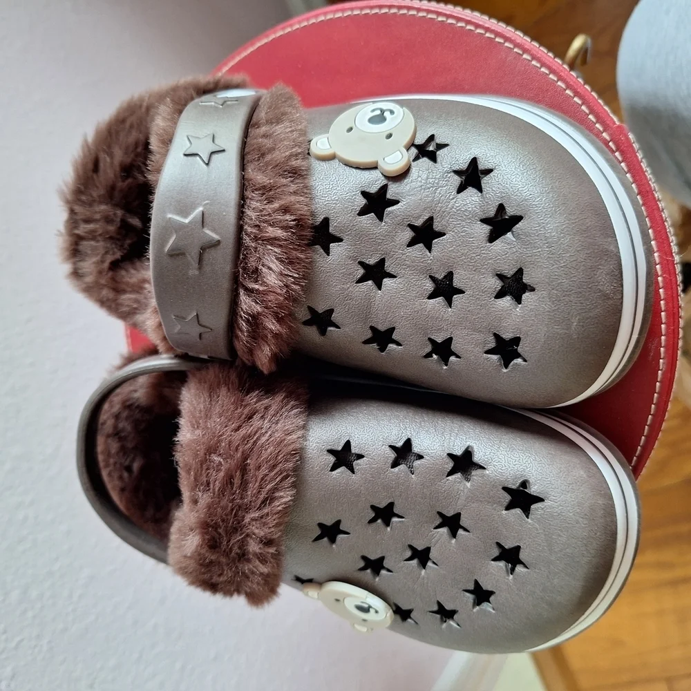 Brown Star Cutout Clogs with Fur Lining